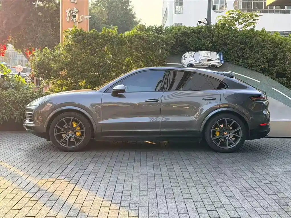 Porsche Cayenne 2021