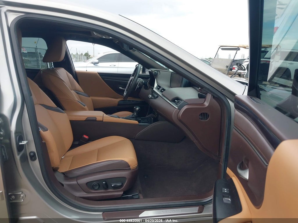 Lexus ES 2021