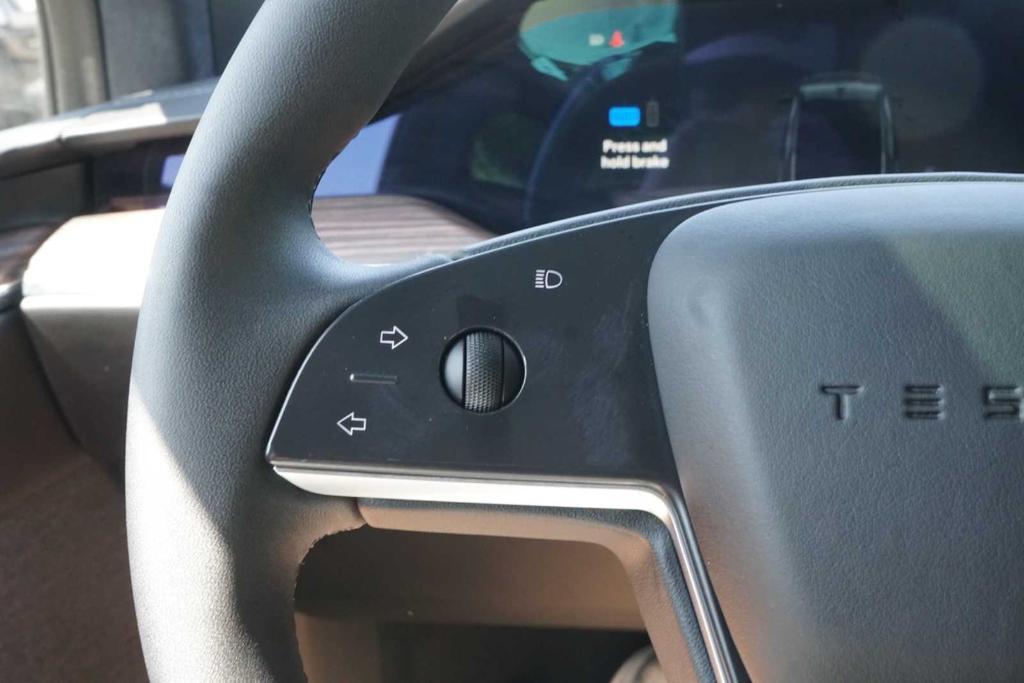 Tesla Model X 2024
