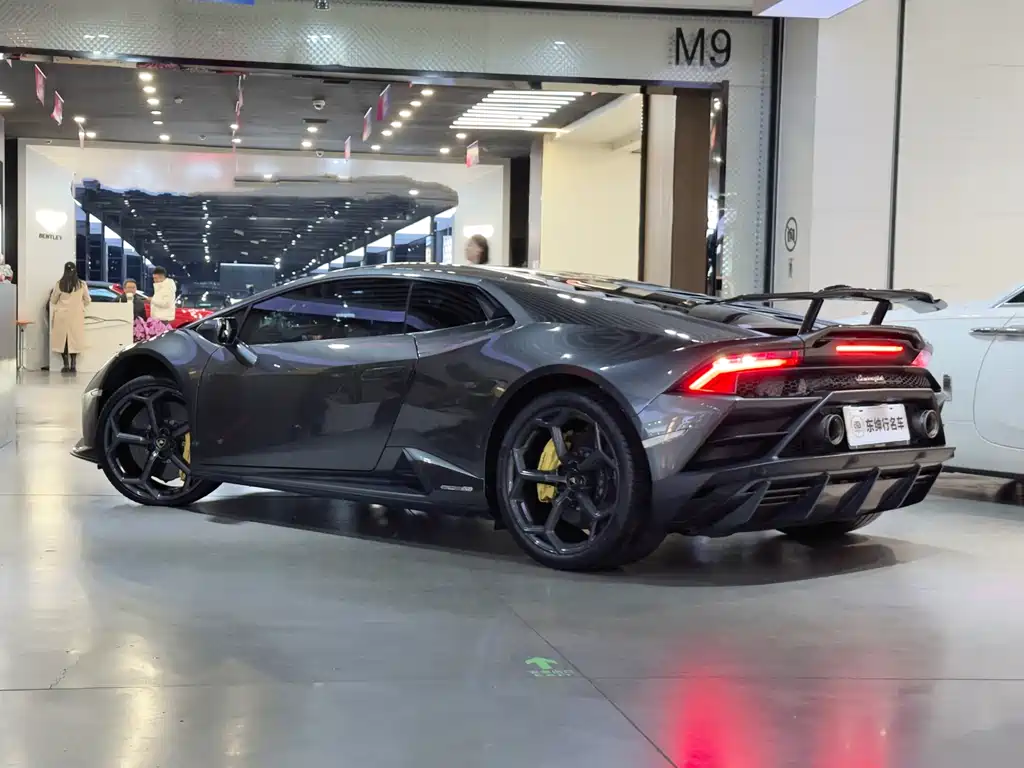 Lamborghini Huracán 2021