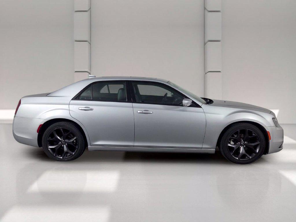 Chrysler 300 2023