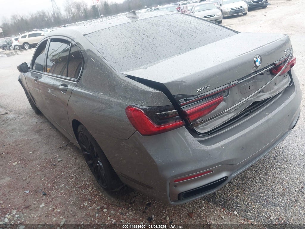 BMW 750 2022