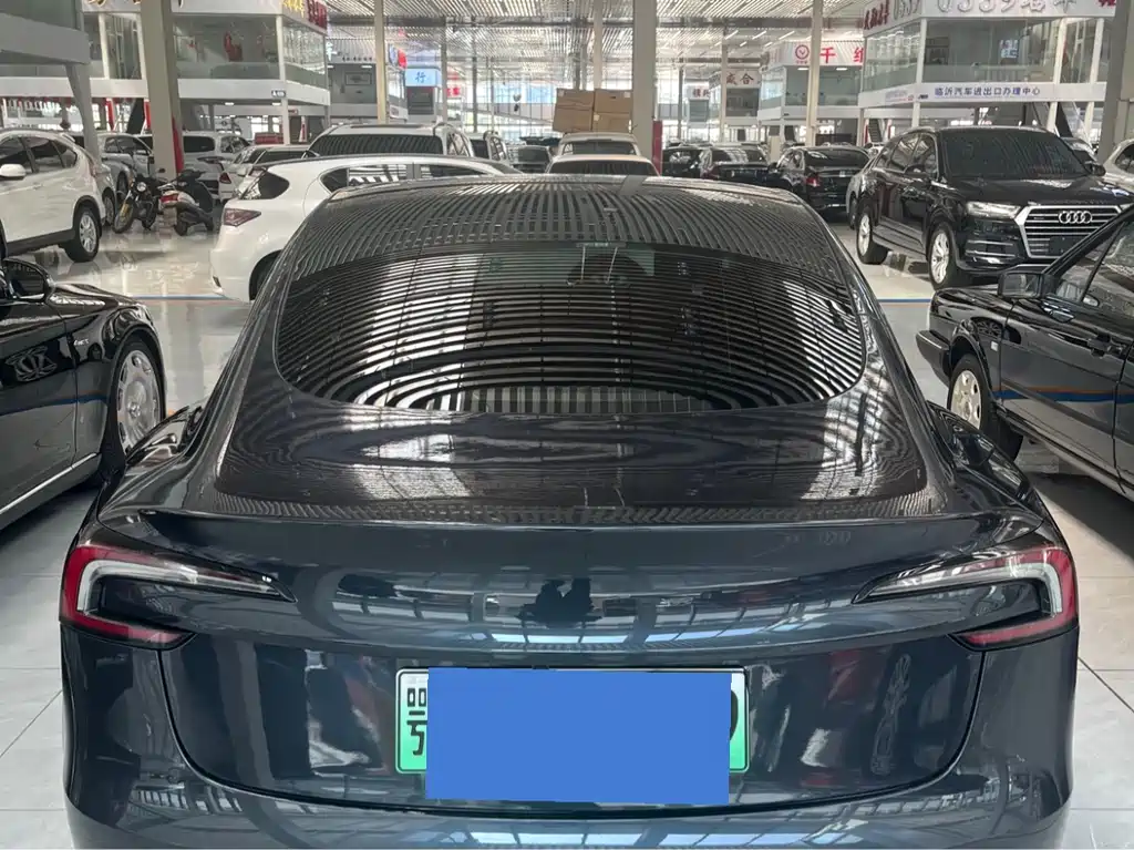 Tesla Model 3 2024