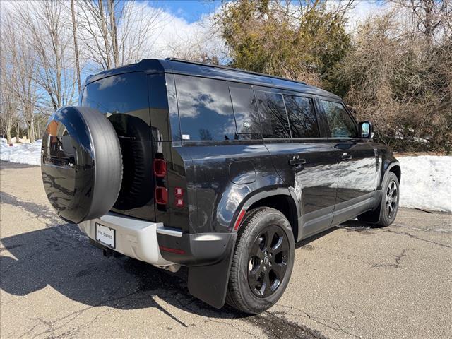 Land Rover Defender 2024