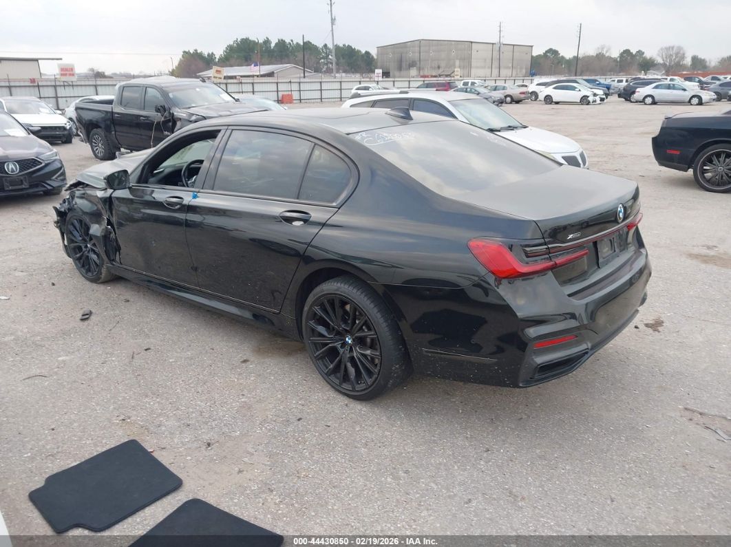 BMW 750 2022