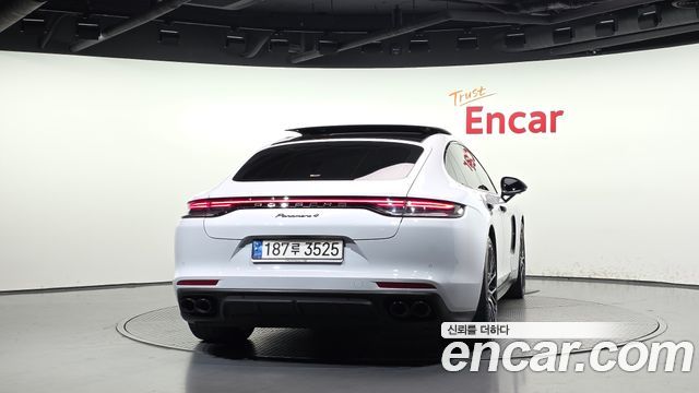 Porsche Panamera 2021