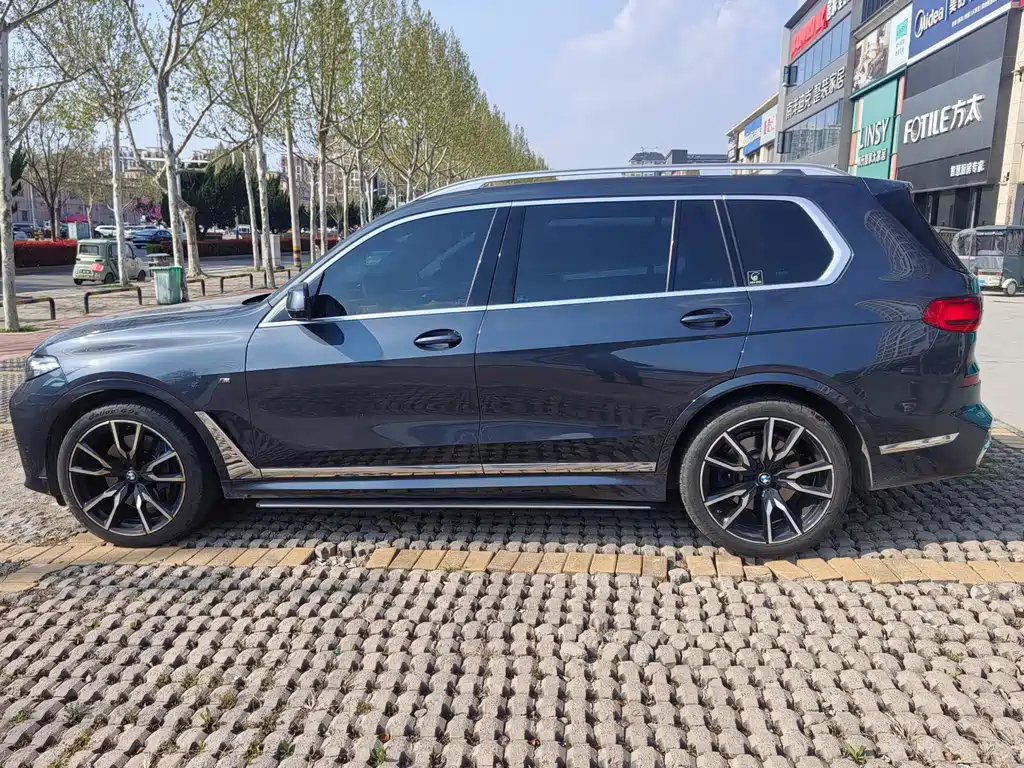 BMW X7 2021