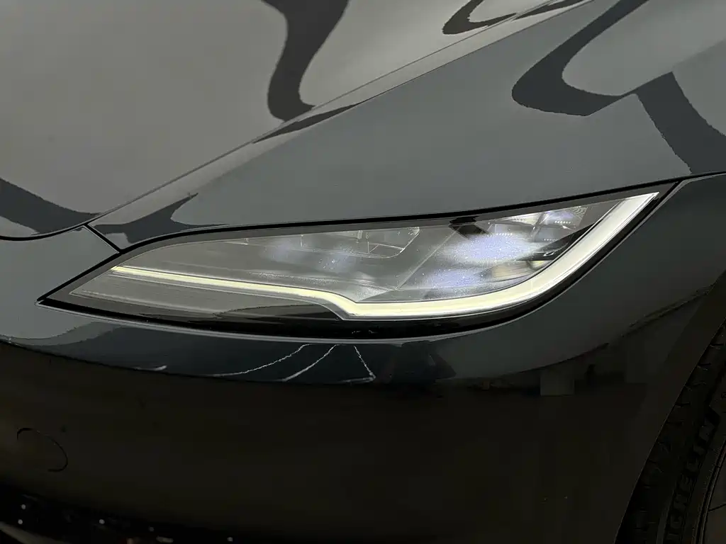 Tesla Model 3 2024