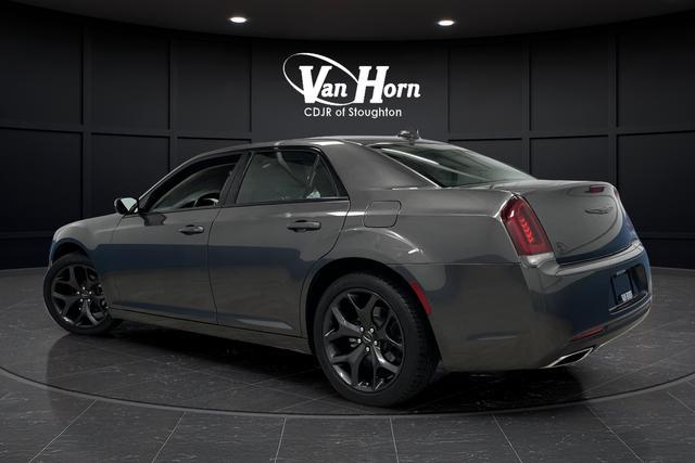 Chrysler 300 2023