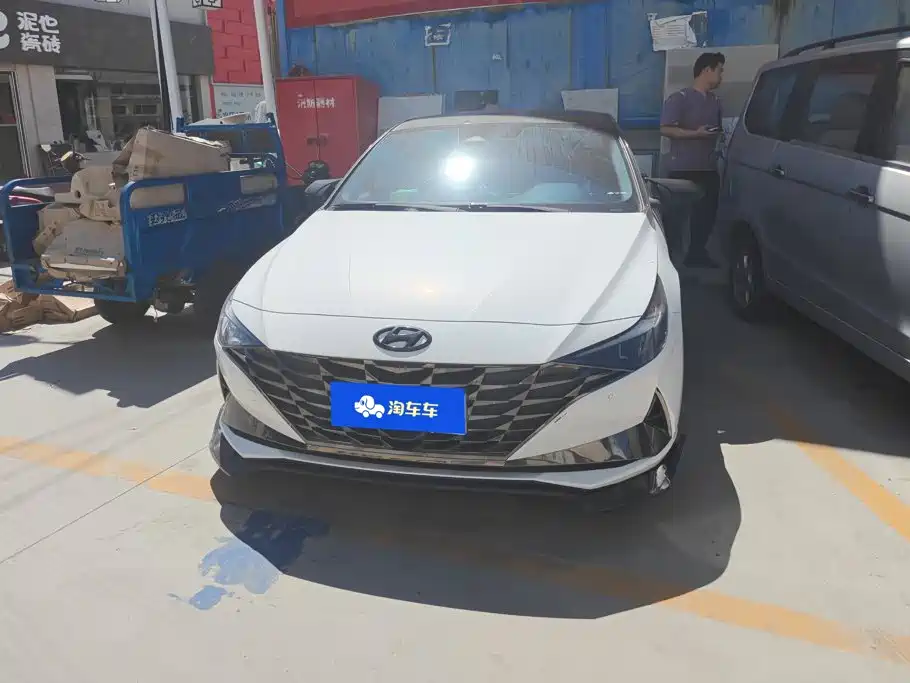 Hyundai Elantra 2022