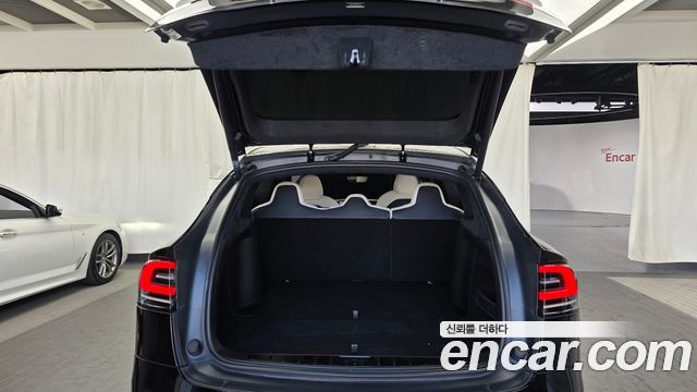 Tesla Model X 2024