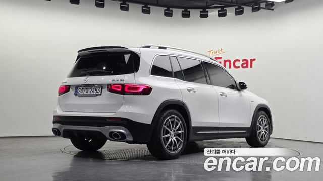 Mercedes-Benz GLB 2023