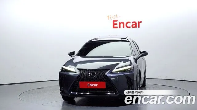 Lexus UX 2024
