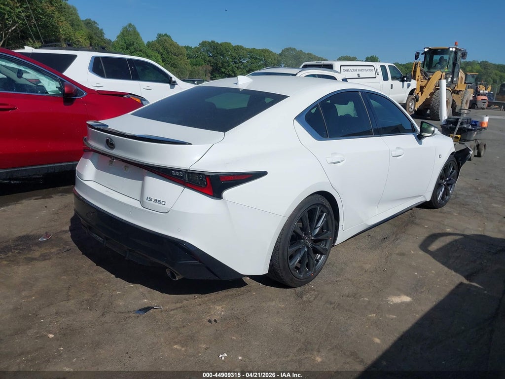 Lexus IS 2024
