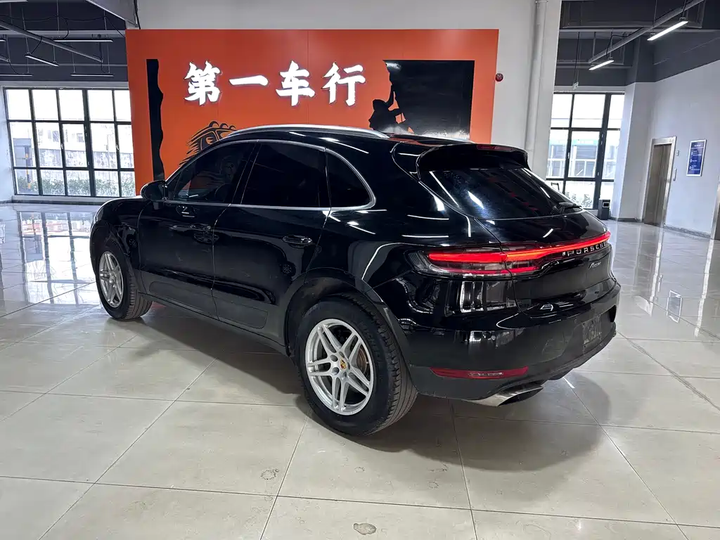 Porsche Macan 2021