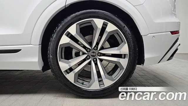 Audi Q8 2023