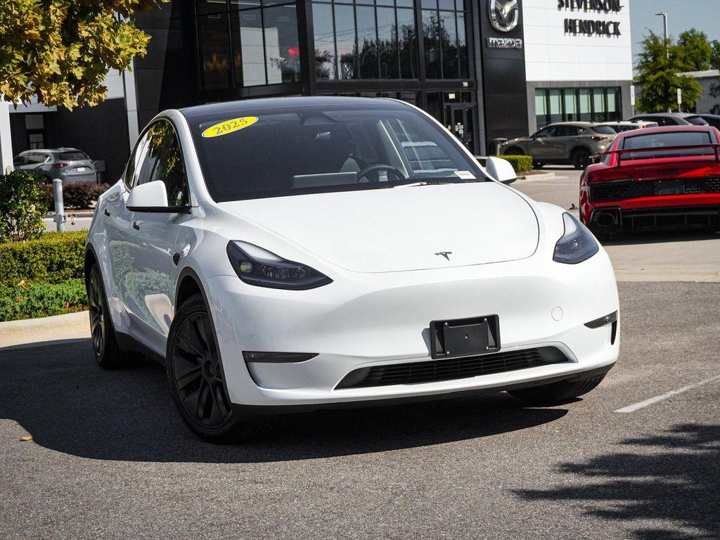 Tesla Model Y 2025