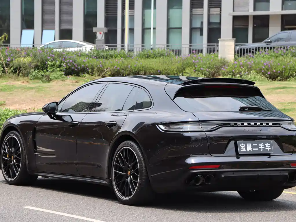 Porsche Panamera 2023