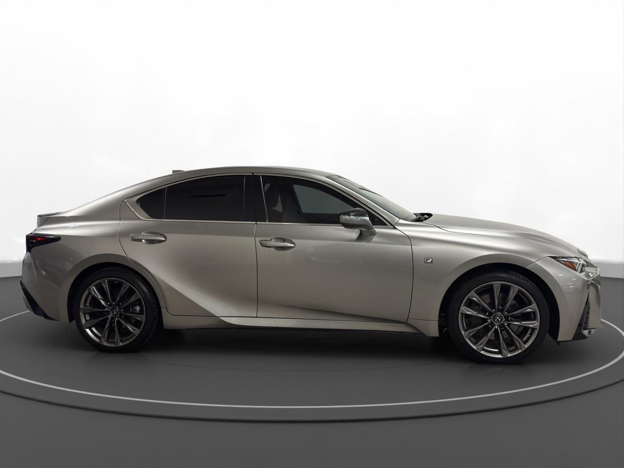 Lexus IS 2022