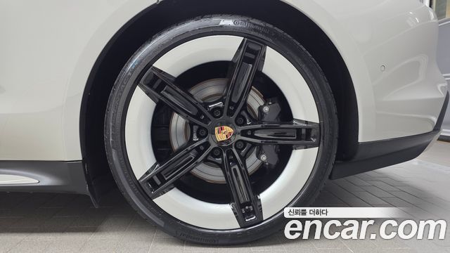 Porsche Taycan 2024