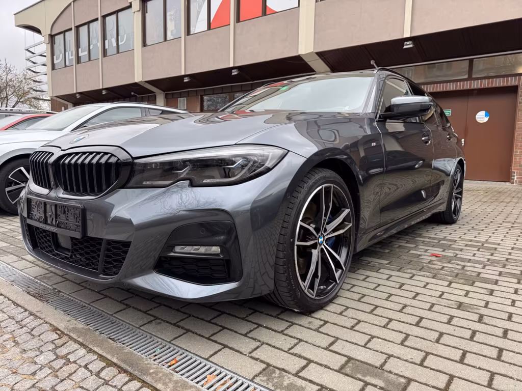BMW 330 2021