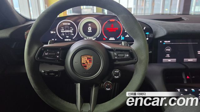 Porsche Taycan 2025