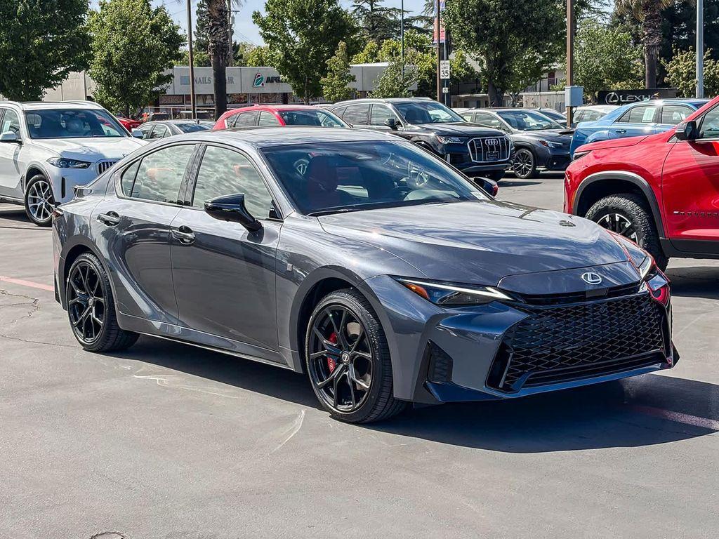 Lexus IS 2026
