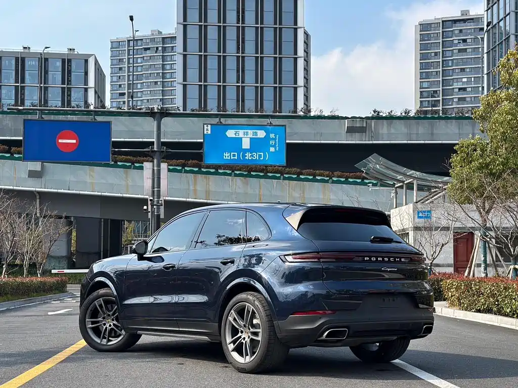 Porsche Cayenne 2023
