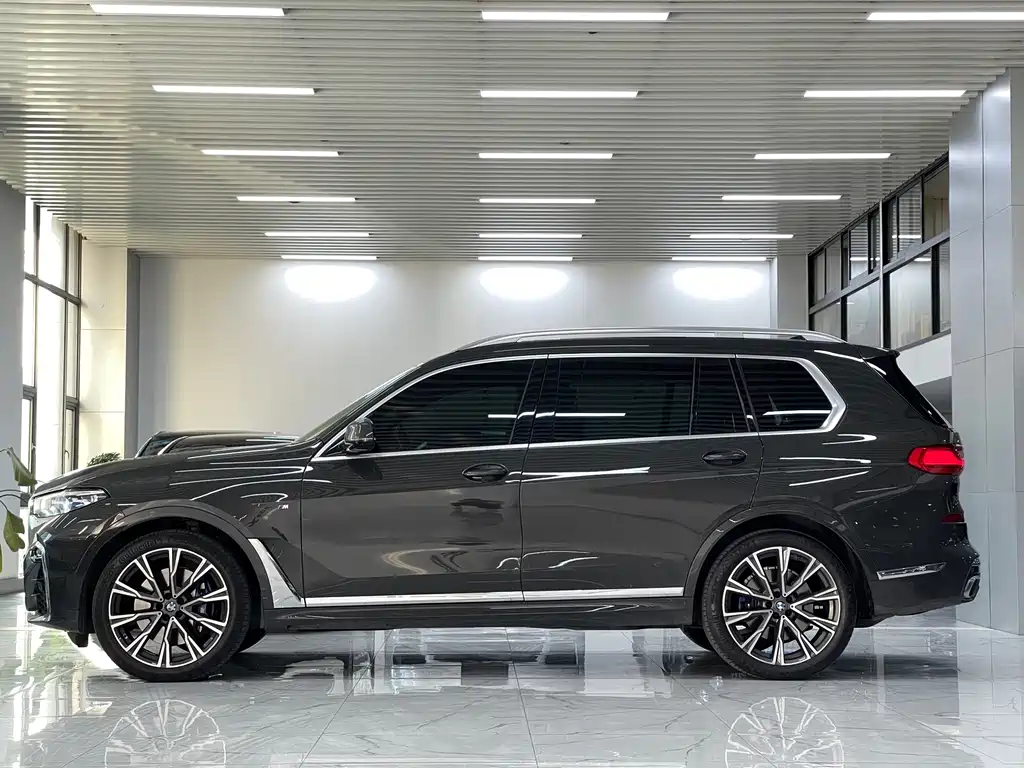 BMW X7 2021