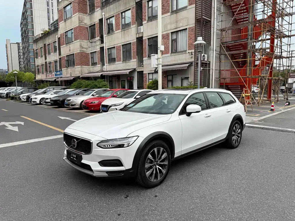 Volvo V90 2024