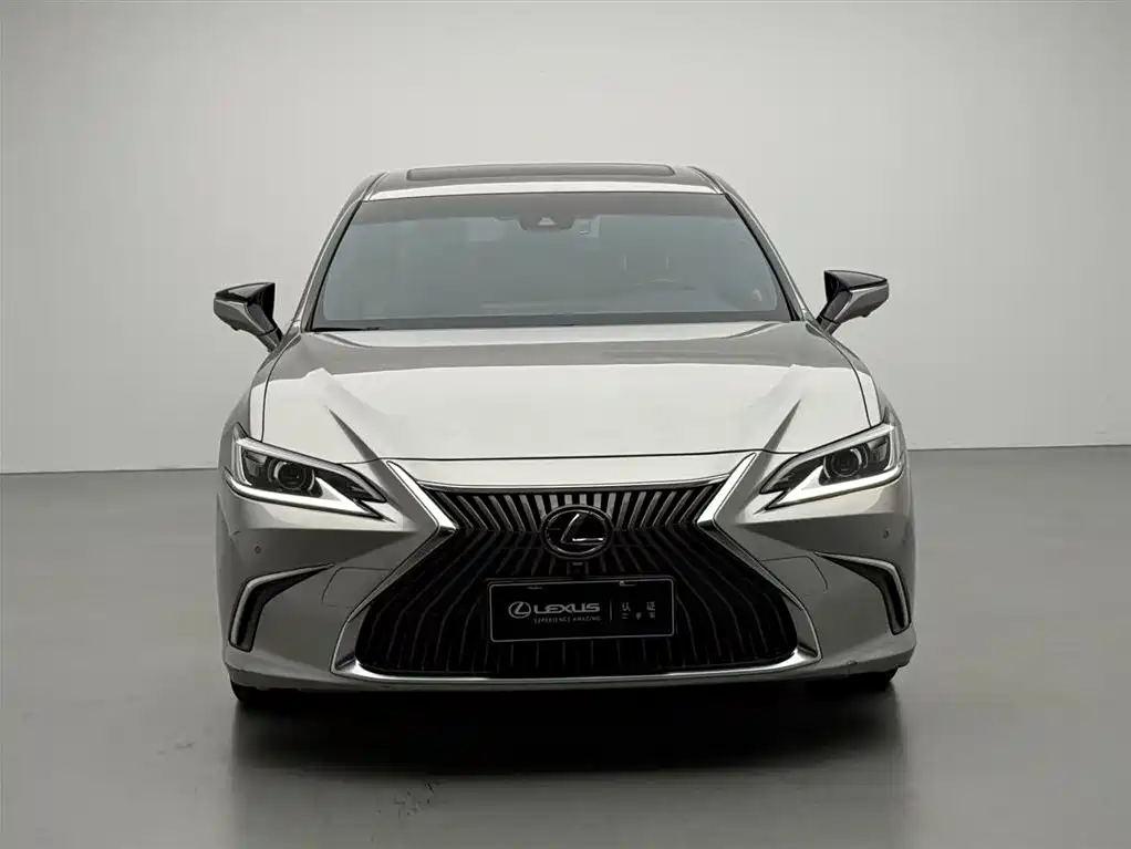 Lexus ES 2021