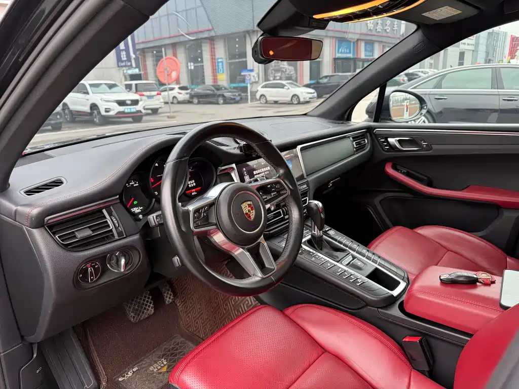 Porsche Macan 2021