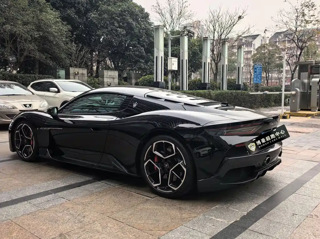 Maserati MC20 2023