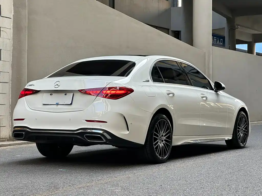 Mercedes-Benz C-Класс 2024