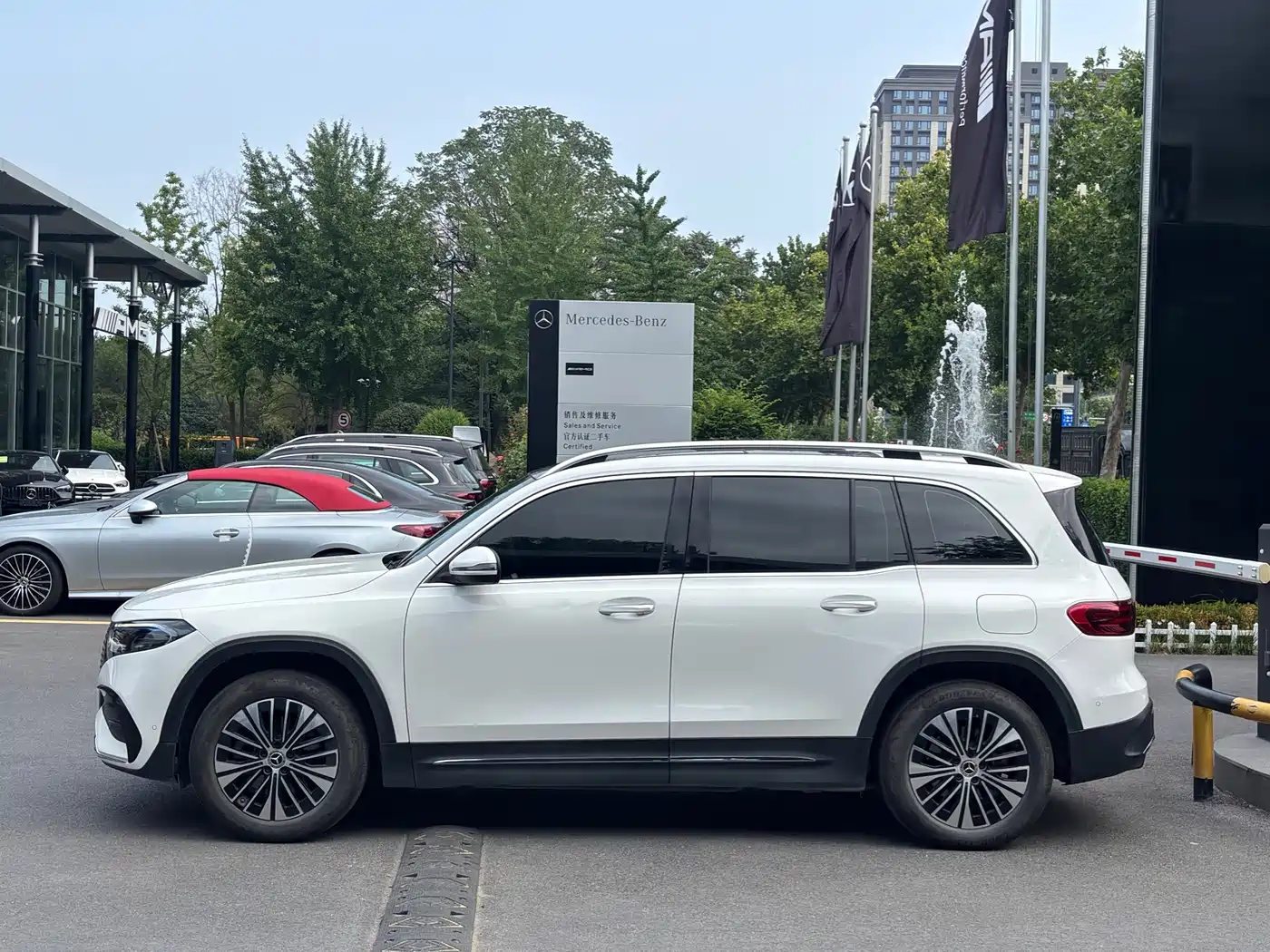 Mercedes-Benz EQB 2025