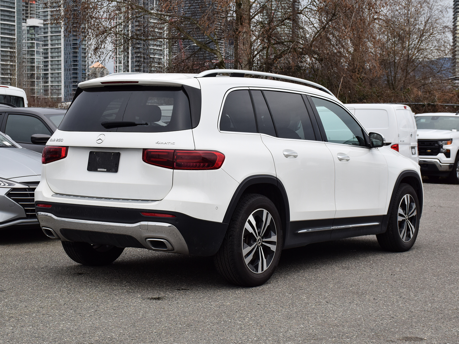 Mercedes-Benz GLB 2024