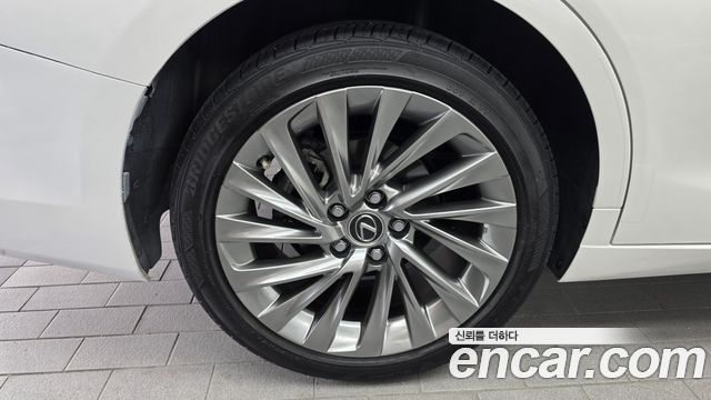 Lexus ES 2023