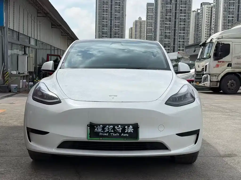Tesla Model Y 2024