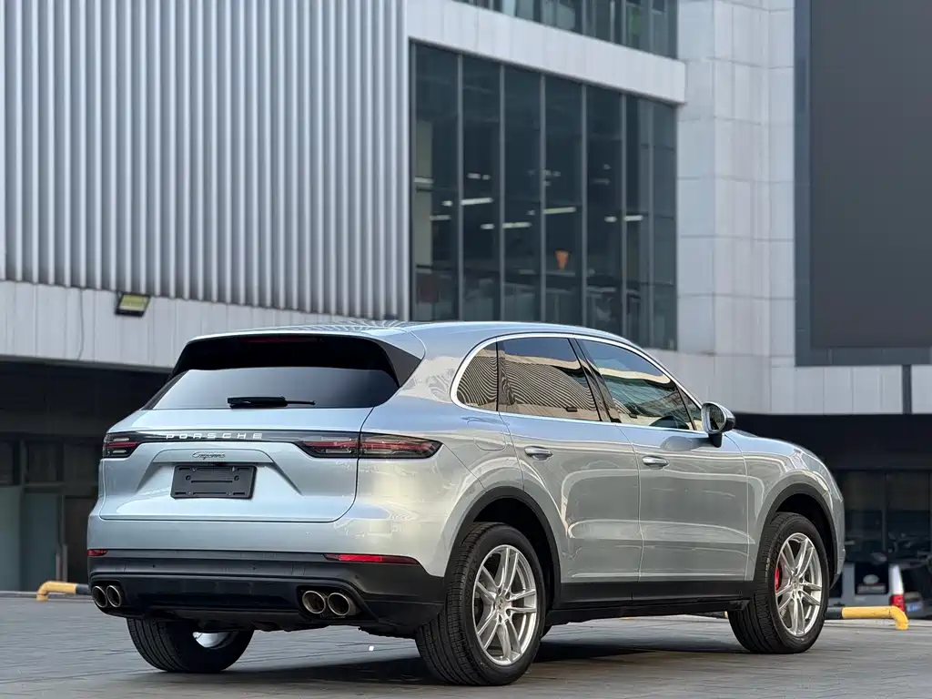 Porsche Cayenne 2021
