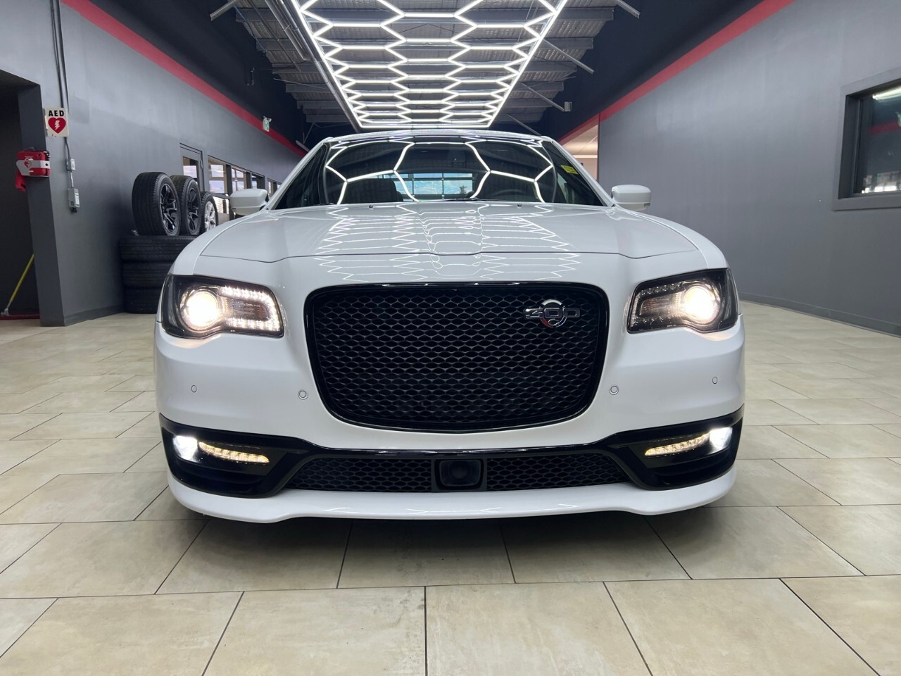 Chrysler 300 2023