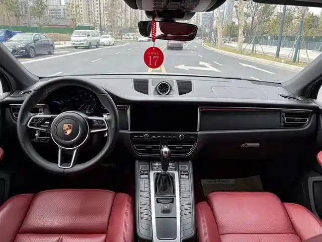 Porsche Macan 2021