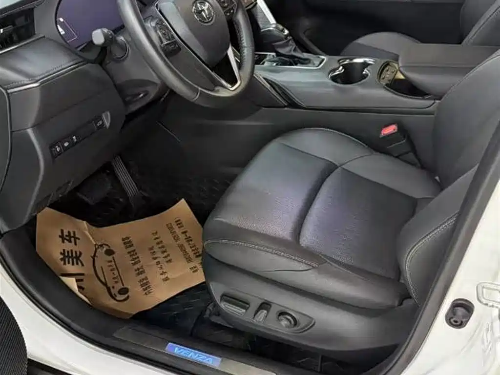 Toyota Venza 2023