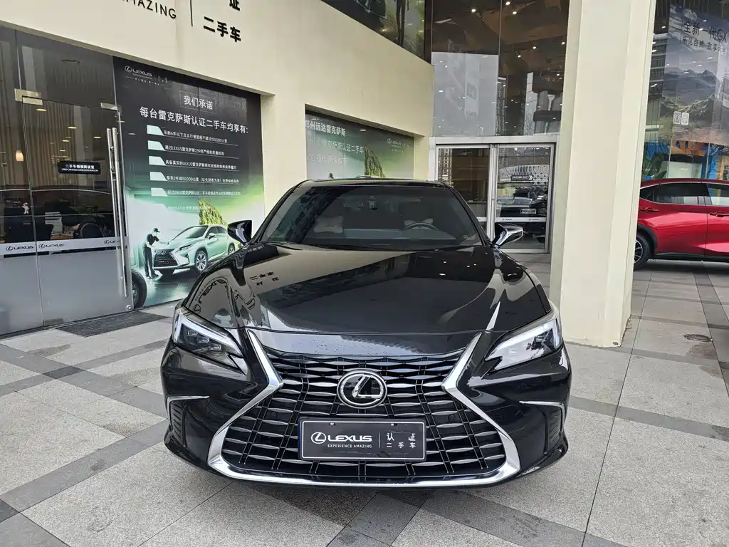 Lexus ES 2025