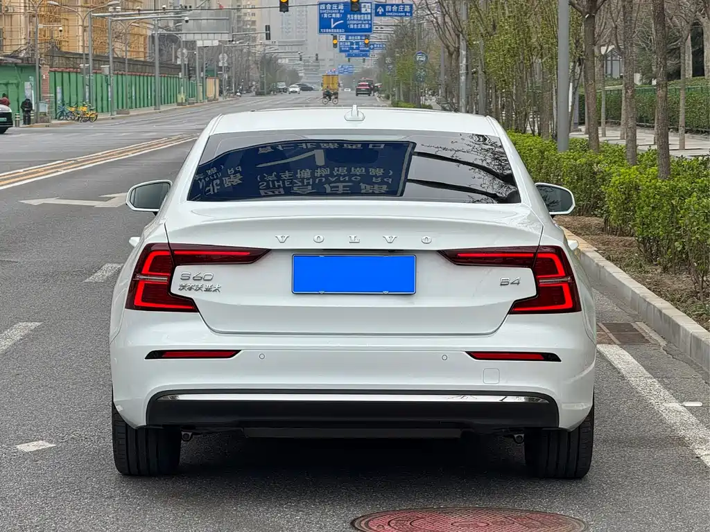 Volvo S60 2023