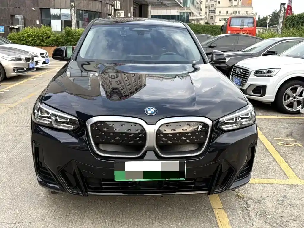 BMW iX3 2024