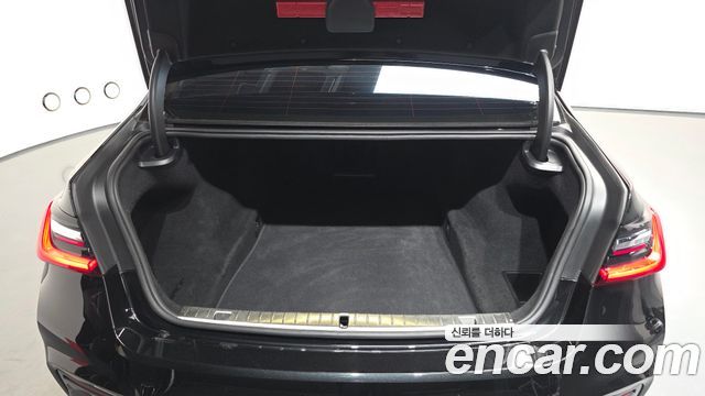 BMW 7 серии 2021
