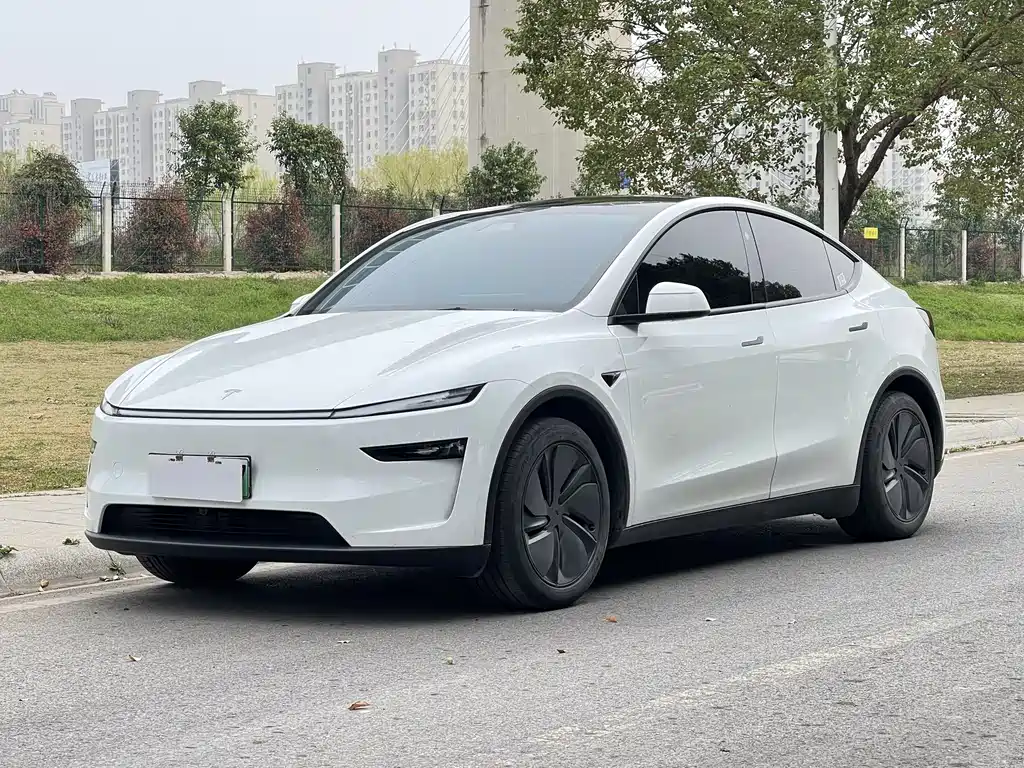 Tesla Model Y 2025