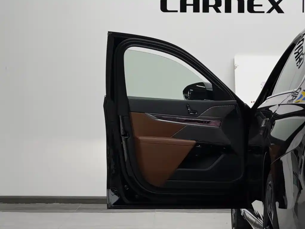 BMW i7 2025