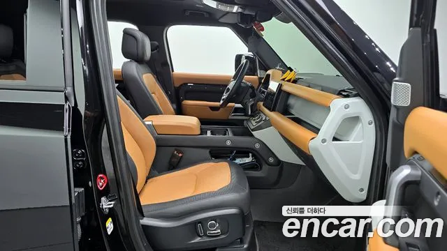 Land Rover Defender 2024