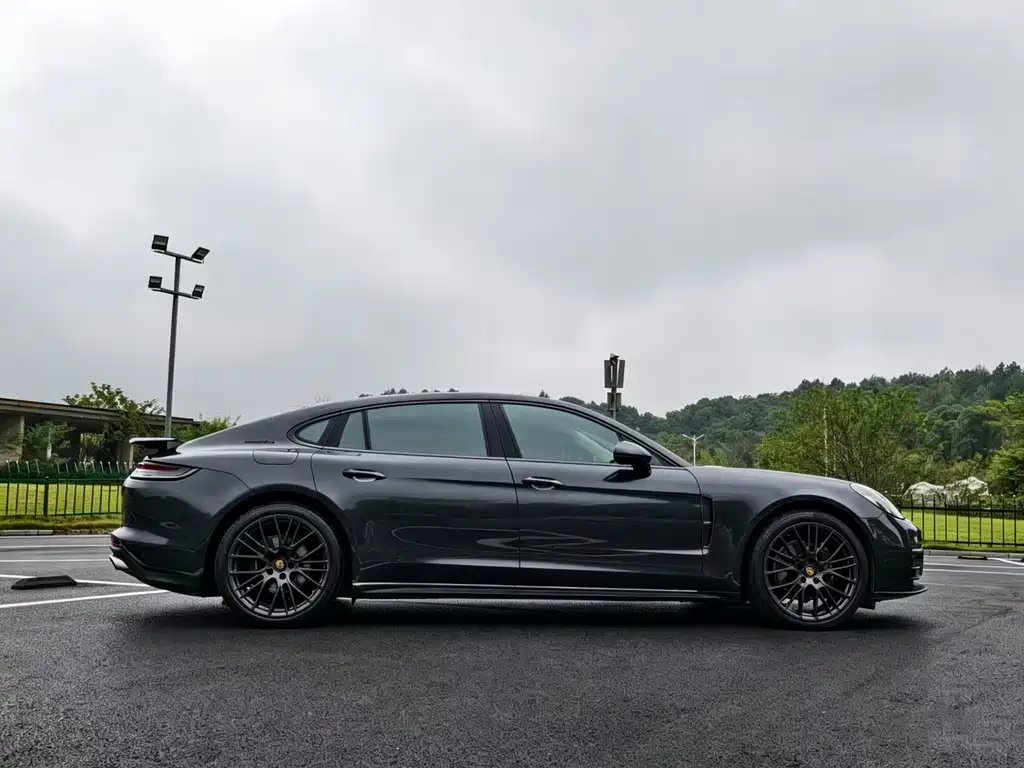 Porsche Panamera 2021